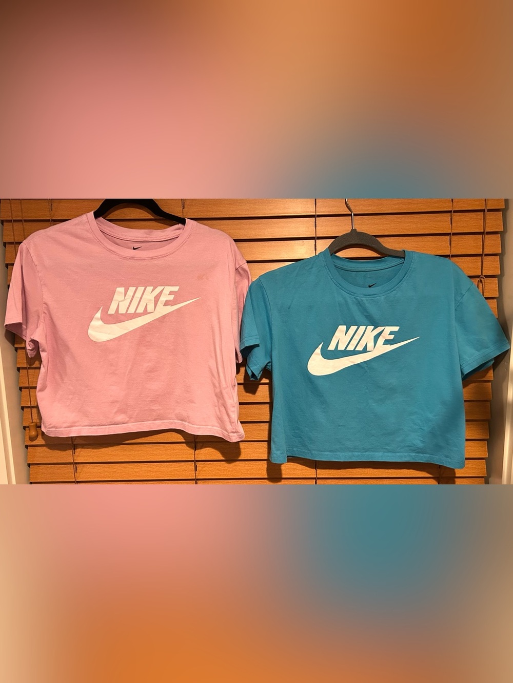 Nike Women’s Short-Sleeve Logo Cropped Tees size MEDIUM